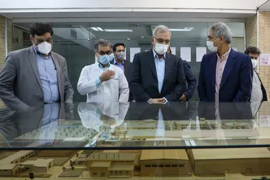 بازدید وزیر بهداشت از شرکت سرم‌سازی ثامن مشهد