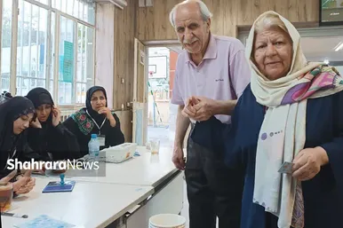 حضور اقشار مختلف مردم مشهد پای صندوق‌های رأی انتخابات ریاست‌جمهوری ۱۴۰۳