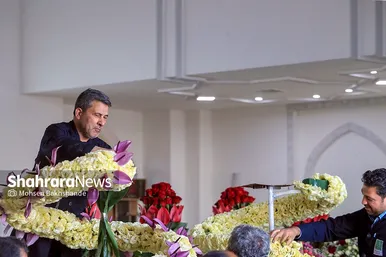 گل آرایی حرم مطهر رضوی در آستانه میلاد امام رضا (ع)