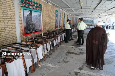گزارش تصویری | نمایشگاه کشفیات انواع سلاح و مهمات در مشهد