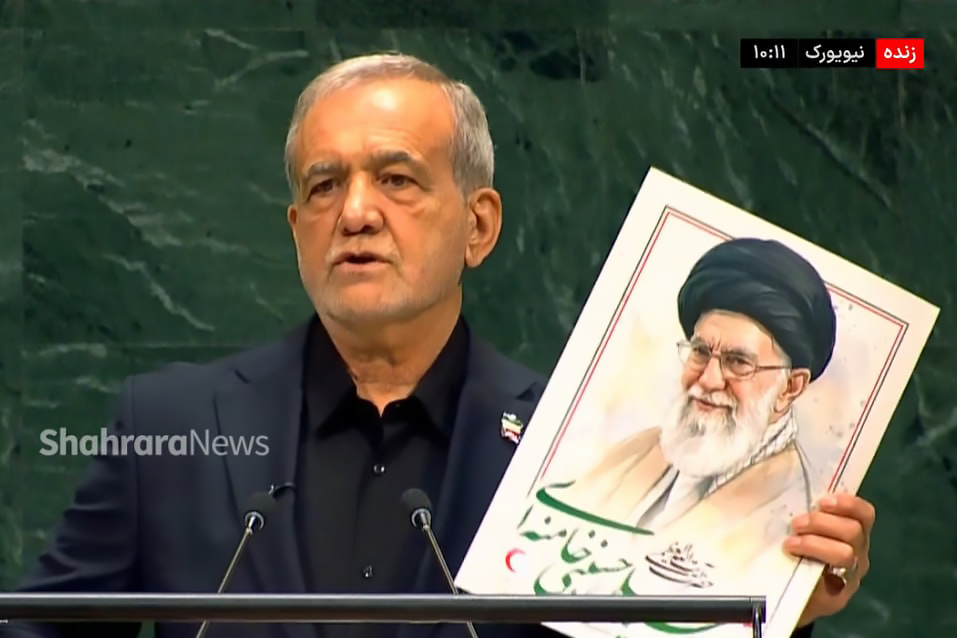 رئیس جمهور چه عکس‌هایی در جریان سخنرانی خود در مجمع عمومی سازمان ملل متحد نشان داد