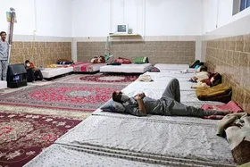 تأمین پوشاک برای &zwnj;کارتن&zwnj;خواب&zwnj;ها در پویش &laquo;گرمای همدلی&raquo;