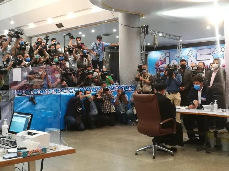 حجت‌الاسلام رئیسی برای ثبت نام در انتخابات وارد وزارت کشور شد
