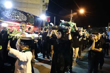 آیین سینی گردانی حضرت قاسم علیه السلام در شب هشتم محرم