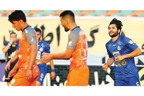 استقلال استرا راه افتاد