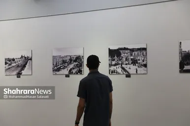 گزارش تصویری| نمایشگاه عکس «غریبِ قریب» | تصاویر قدیمی از حرم امام رضا(ع)