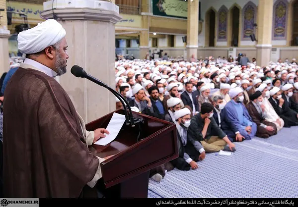 رهبر معظم انقلاب: در مقابل شمشیر‌های خون‌ریز تبلیغات دشمنان، تبلیغ را اولویت اول بدانیم | غفلت از تبلیغ ما را دچار استحاله فرهنگی می‌کند + فیلم و عکس