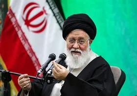 امام جمعه مشهد: ماهیت خانواده در نظام و بینش توحیدی دینی، کانون آرامش و پرورش است