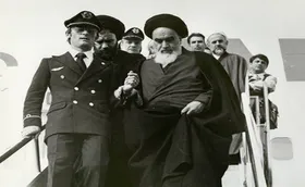 ویژه&zwnj;برنامه&zwnj;های دهه فجر در حرم بنیانگذار انقلاب برگزار شد (۱۲ بهمن ۱۴۰۳)