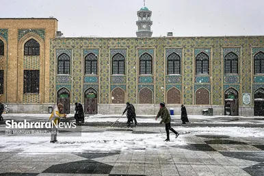 بارش اولین برف پاییزی در حرم مطهر رضوی