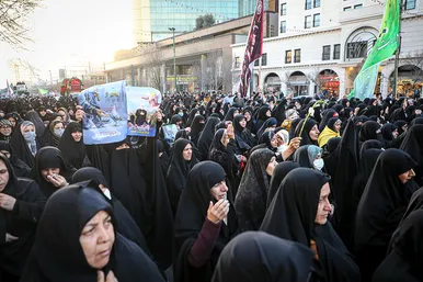 تشییع پیکر بانوی شهیده فاطمه دهقانی از شهدای حادثه تروریستی کرمان