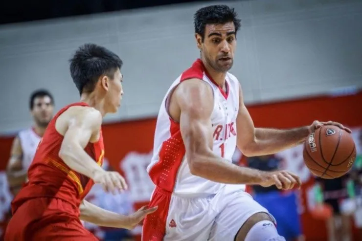 کاظمی: همچون سرباز در خدمت تیم ملی هستم|تیم‌های عربی بدقلق هستند