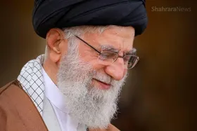 ویدئو |  حضور زائران و مجاوران در چهلمین روز تدفین رهبر شهید در حرم مطهر رضوی