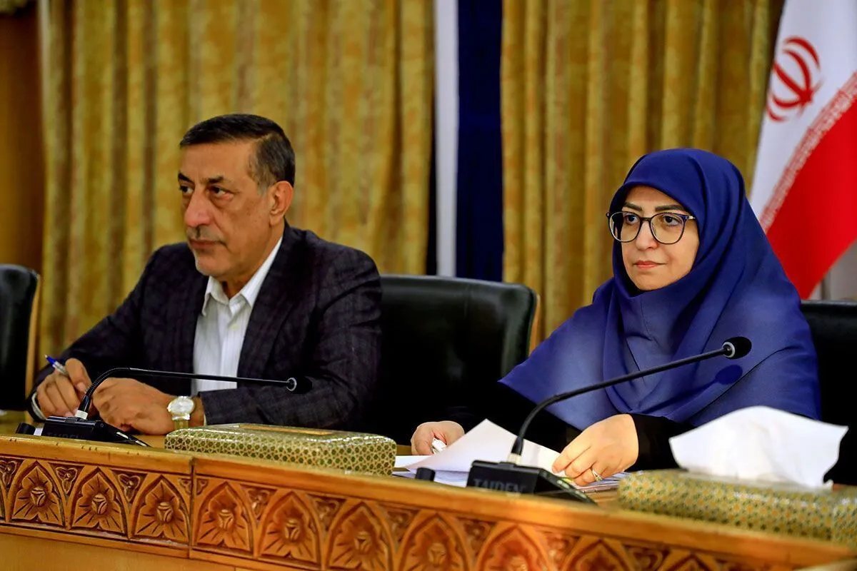 رئیس سازمان حفاظت محیط‌زیست: توسعه حمل‌ونقل عمومی و بهبود کیفیت سوخت در اولویت کارگروه آلودگی هوا است