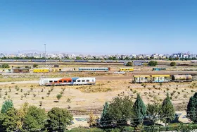 مابین دود، صدا و خطوط راه&zwnj;آهن