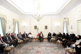 رئیس جمهور با نخبگان نابینا و کم بینا دیدار کرد | تاکید بر رفع مشکل اشتغال و مسکن نابینایان
