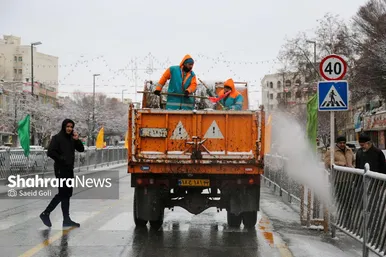 گزارش تصویری | خدمات دهی نیروهای شهرداری مشهد در روزهای برفی