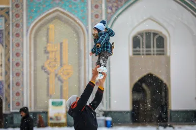 بارش برف در حرم مطهر رضوی