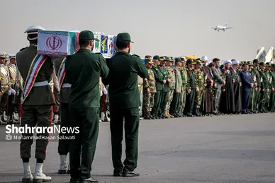 استقبال از پیکر مطهر ۱۲ شهید گمنام دفاع مقدس در فرودگاه هاشمی نژاد مشهد