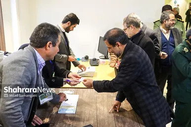 حضور مسئولان استان خراسان‌رضوی پای صندوق‌های رای