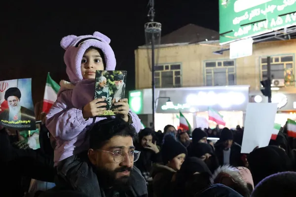 مشهد، یکپارچه افتخار | قاب‌های ماندگار مخاطبان شهرآرانیوز از خروش شبانه مردم در مشهد (۱۲ اسفند ۱۴۰۴)