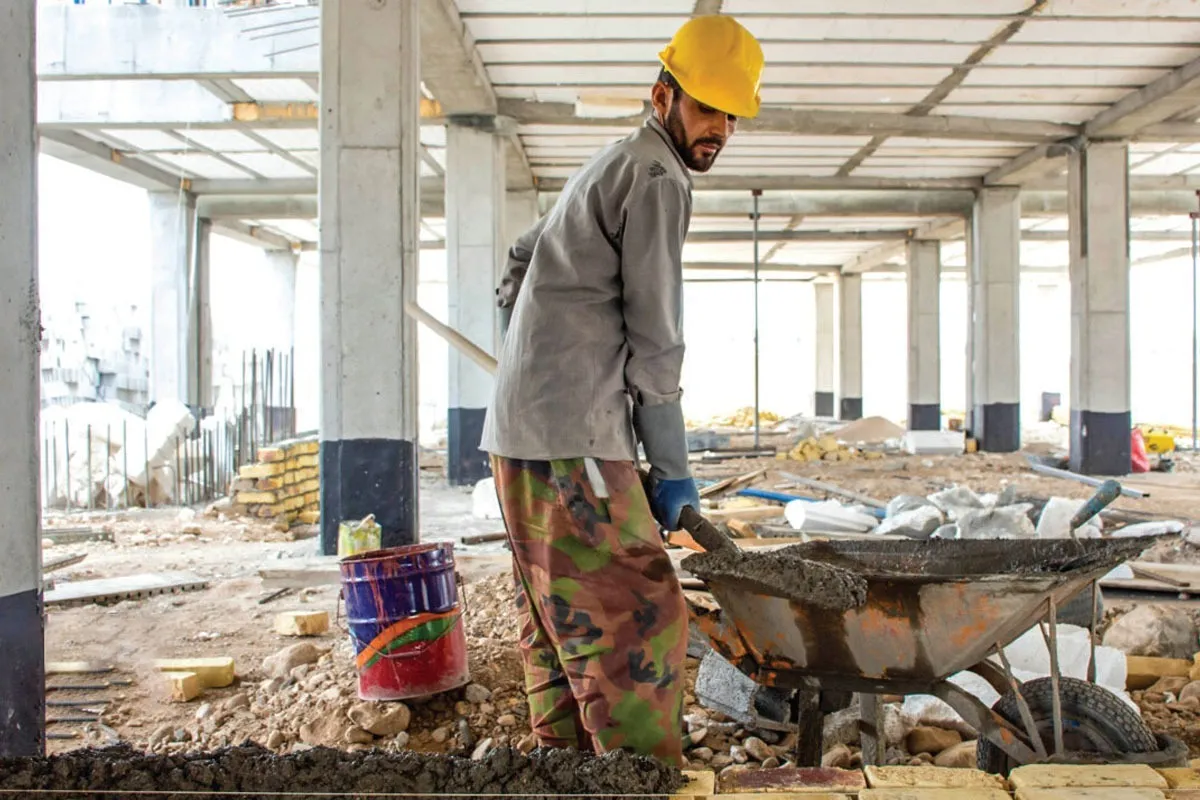 دیوار کوتاه کارگران ساختمانی در برابر بیمه تأمین اجتماعی