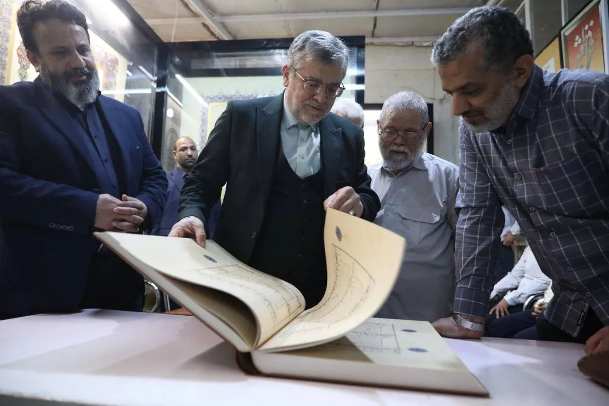 دیدار شهردار مشهد مقدس با کاتب بزرگ‌ترین قرآن هنری جهان