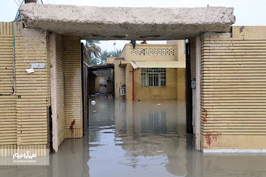 امداد‌رسانی آتش‌نشانان مشهد به مناطق سیل‌زده کنارک