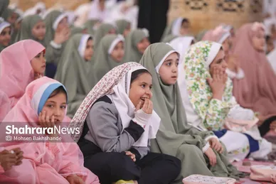 گزارش تصویری | ضیافت افطار دختران روزه اولی در حرم مطهر امام رضا(ع)