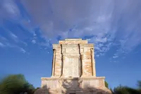 روایتی درباره تلاش‌های محمدتقی بهار برای ساخت آرامگاه فردوسی | «بهار» در آغازِ فصل خزانِ توس