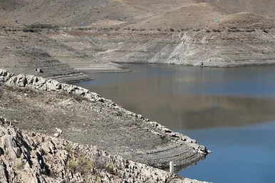 سد‌ طرق در آستانه‌ی ته‌نشینی