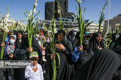 گلباران حرم مطهر رضوی در روز میلاد حضرت معصومه (س)