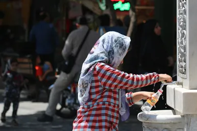 مشهد در گرمترین ساعات سال