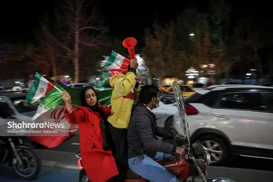 شادی مردم مشهد بعد از برد تیم ملی ایران