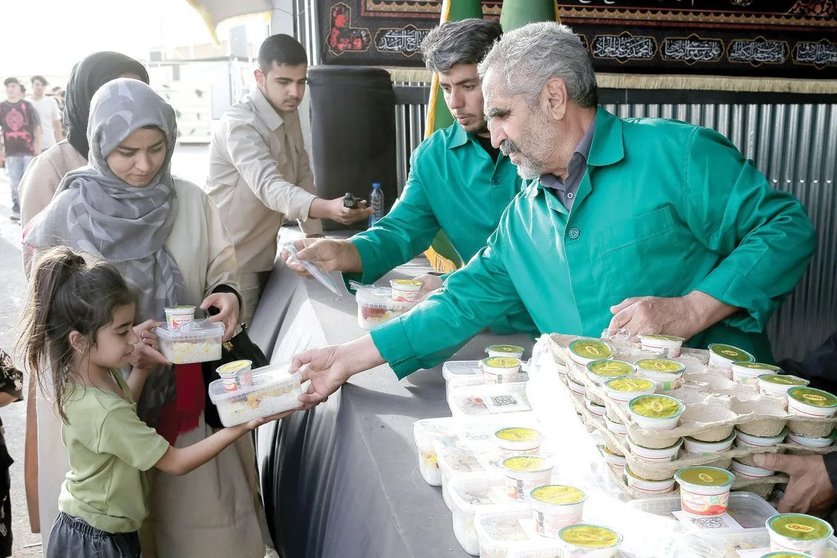 خدمت‌رسانی موکب امام رضا(ع) به مهاجرین افغانستانی در مرز دوغارون
