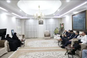 معاون&zwnj;اول رئیس&zwnj;جمهور با خانواده&zwnj;های شهیدان آیت&zwnj;الله رئیسی و مالک رحمتی دیدار کرد