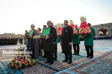 گزارش تصویری | آیین تعویض پرچم گنبد منور رضوی بعد از ۶۳ روز عزای ماه محرم و صفر