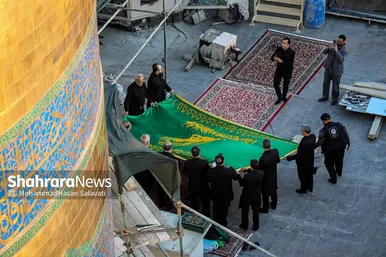 آئین اذن عزای حسینی و تعویض پرچم گنبد حرم مطهر رضوی