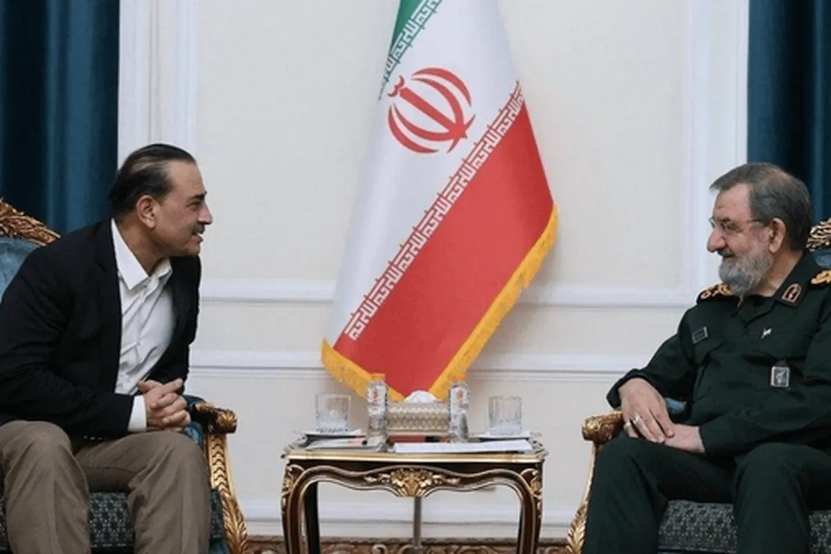 سرلشکر رضایی در دیدار با عاصم منیر: آمریکا باید اقدامات عملی در زمینه اجرای شروط تفاهم‌نامه اسلام‌آباد انجام دهد