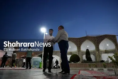 توزیع افطاری در باب الکاظم حرم مطهر امام رضا(ع)