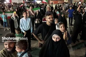 از غدیر تا قدس؛ مشهد هم&zwnj;پیمان ولایت و مقاومت | اجتماع شبانه مردم در حمایت از وعده صادق ۳ در میدان شهدا مشهد + فیلم