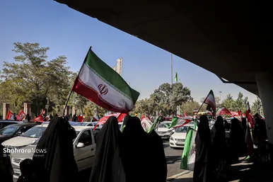 گزارش تصویری | تشکیل بزرگترین زنجیره انسانی جان فدا توسط مردم و دانشجویان مشهدی در دانشگاه فردوسی