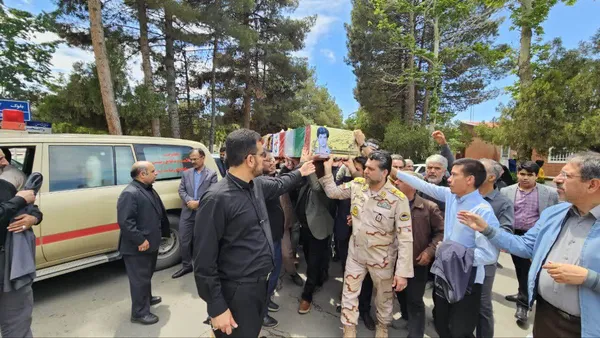 پیکر شهید تازه‌تفحص‌شده دفاع مقدس در گلزار شهدای مشهد به خاک سپرده شد + عکس