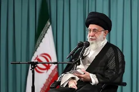 رهبر انقلاب: پیام شهیدان می&zwnj;تواند زندگی جمعی را سامان ببخشد | زنده نگه داشتن یاد و نام شهدا مهمترین وظیفه است