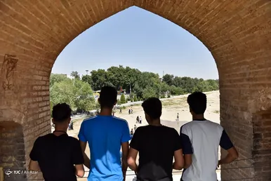 جاری شدن آب در زاینده رود