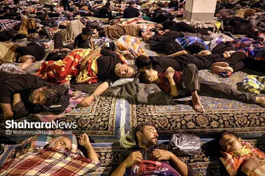 اسکان شبانه زائران در اطراف حرم مطهر رضوی