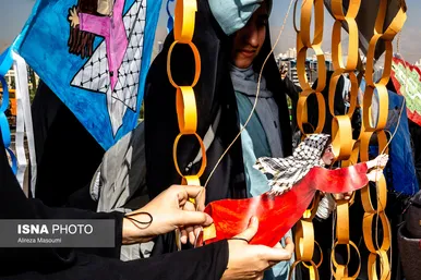 گزارش تصویری | پرواز بادبادک‌ها به یاد کودکان میناب