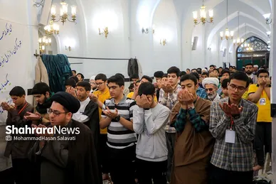 اعتکاف نوجوانان دهه هشتادی در حرم مطهر رضوی