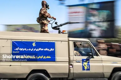 مراسم رژه هفته دفاع مقدس در مشهد برگزار شد