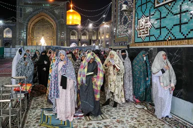 آیین معنوی اعتکاف در حرم امام رضا (ع)
